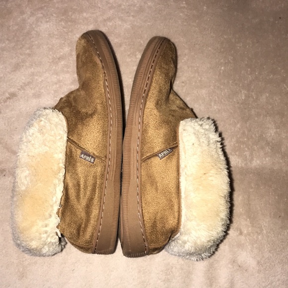 Apres Medium size 8 rubber sole slippers 💕 - Picture 1 of 5
